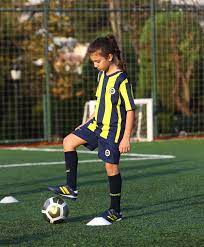 Kız Futbol Okulumuzda eğitimler başladı - Fenerbahçe Spor Kulübü