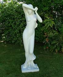 Vergogna Phryne Statue Garden Ornament