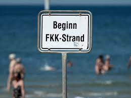 Österreich: Jugendlicher schwimmt vor FKK-Strand und löst Feuerwehreinsatz  aus | STERN.de
