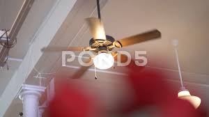 ceiling fan spinning stock fooe