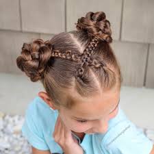 Прически для девочек на длинные волосы могут быть созданы с помощью кос, хвостиков, пучков. Modnye Pricheski Dlya Devochek Na Dlinnye Volosy 100 Foto Idej
