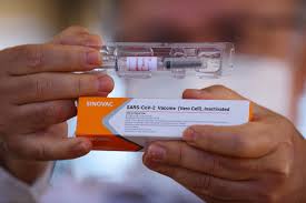 Se halló que la vacuna coronavac, desarrollada por sinovac, empresa privada, tenía una tasa de eficacia de solo 50,4% en ensayos clínicos en brasil. China Approves Sinovac S Covid 19 Vaccine Candidate For Emergency Use Daily Sabah