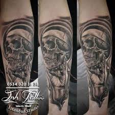 Kol dövmeleri süsleyen erkekler genellikle geçmişte punkların veya rednecks ile ilişkili bulunmuştur. Tattoo Ink Avcilar Studio Avcilar Dovme