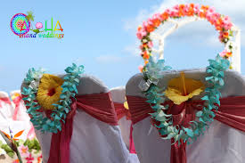 Explore traditional hawaiian wedding leis as well as unique modern ways of using leis to create an elegant hawaiian wedding leis. The Art Of Getting Lei D At Your Wedding In Hawaii Wedding In Hawaii