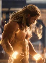 Chris Hemsworth Reacts to His Bare Ass In Thor: Love And Thunder