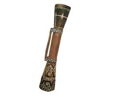 Tifa adalah alat musik khas yang berasal dari papua, alat musik ini mirip dengan kendang dan terbuat dari kayu yang tengahnya di lubangi. Mengenal Alat Musik Tradisional Papua Horeg Wamena Culinary