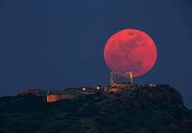 أجمل صور "خسوف القمر العملاق" من كافة أنحاء العالم  Images?q=tbn:ANd9GcTKugdydx5BAMlHIcImCHAG4TWWwK9S2g-xMuqxAGaqAw-KleHv7w