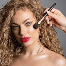 makeup artists vs cosmetologists qc
