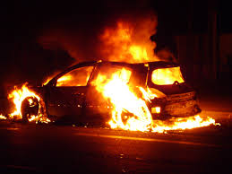 RÃ©sultat de recherche d'images pour "voitures en feu"