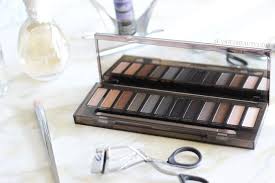 makeup revolution iconic smokey palette