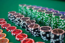 Mencoba Peruntungan Melalui Judi Poker Ter-Hits BandarQ 