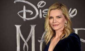Michelle pfeiffer suddenly took off on twitter friday as fans were in the mood all over again to watch her catwoman snap off the heads of four mannequins with a reminder: Michelle Pfeiffer Makes Shocking Discovery About Family Pet Hello