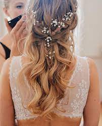 In here are some wonderful bridesmaids' hairstyles so brides can get some inspiration for when the big day comes! 10 Beautiful Hairstyles For Bridesmaid For Weddings Hair Styles Simple Wedding Hairstyles Bridesmaid Hair