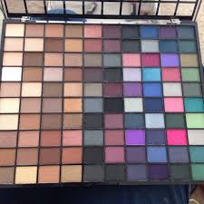 the 100 colour 12 eyeshadow palette
