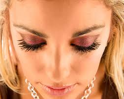 long and thick beautiful eyelashes in 3