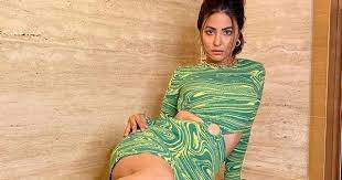 Hina Khan in this tight body hugging outfit paired with bright yellow heels  shows her style - see now. Top 10 of Bollywood Hollywood Actresses, movies,  photoshoots, music, fun - Spideyposts
