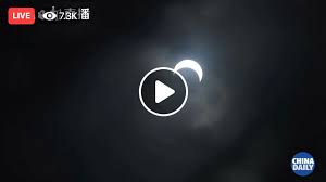 Gerhana matahari cincin, terjadi ketika bulan berada segaris dengan bumi dan matahari. Video Siaran Langsung Gerhana Matahari Di Seluruh Dunia Termasuk Malaysia