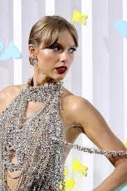 Taylor Swift wore a naked dress to the VMAs: Here are all the details |  Vogue India