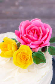 how to attach gumpaste flowers to cakes