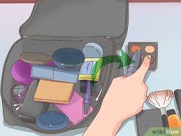 3 ways to organize a makeup bag