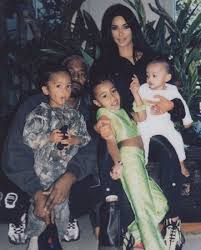 Us reality tv star kim kardashian has filed for divorce from rapper husband kanye west after six years of marriage, reportedly citing irreconcilable differences, according to the e! Kim Kardashian And Kanye West Expecting Fourth Child Hello