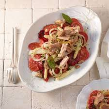 Thunfisch abgießen und zerkleinern, zu den tomaten geben. Spaghetti Mit Thunfischsauce Rezept Essen Und Trinken