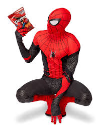 بعيدًا عن الوطن يذهب (بيتر باركر) وأصدقاؤه في عطلة صيفية إلى أوروبا، حيث يجد بيتر نفسه في محاولة لإنقاذ أصدقائه من يد الشرير المعروف باسم (ميستيريو). Incognito Doritos Unveiled To Help Spider Man Conceal His Iconic Suit