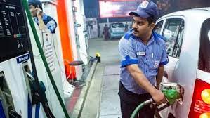 Petrol Diesel Price Today : आज फिर बढ़े पेट्रोल के दाम, बीते सात दिनों में  2.45 रुपए हुआ महंगा | Petrol Diesel Price Today : Petrol price hiked again  today, 2.45 rupees
