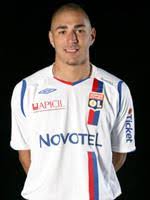 Кари́м мостафа́ бензема́ — французский футболист, нападающий испанского клуба «реал мадрид» и сборной франции. Karim Benzema
