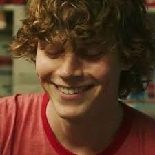 Evan peters has shown off his acting chops on american horror story many times over, portraying more than 16 characters over nine seasons. Evan Peters Ahs Explore Tumblr Posts And Blogs Tumgir