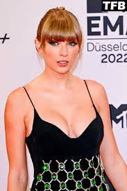 Taylor Swift Stuns at the MTV Europe Music Awards (105 Photos) 