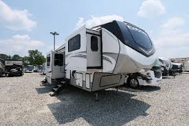 fifth wheel cers with front living
