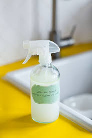 how to make vinegar cleaning spray