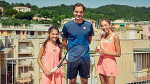 Roger federer page on flashscore.com offers results, fixtures and match details. Federer Surprises Young Italian Girls With Rooftop Match In Liguria Italy Magazine