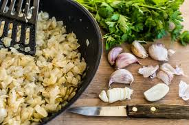 what makes onions so flavorful
