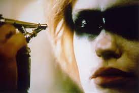 pris stratton gets the airbrush eye