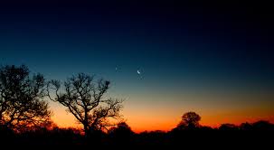 Conjunction of the waning crescent Moon and Venus at dawn | Flickr