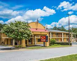 hotel econo lodge inn suites at fort