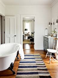 choosing bathroom rug