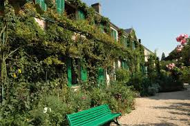 If you fancy a slice of idyllic rural french life right now, we've got just the thing: Giverny Monets Haus Garten Und Seerosenteich