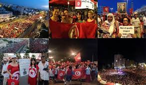 Résultat de recherche d'images pour "fille qui tient le drapeau de la tunisie"