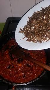 Heat enough oil then add omena to fry till golden brown and crunchy. Tasty Omena Mamakebobojikoni