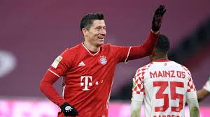 A prolific striker renowned for his clinical finishing. Fc Bayern Lothar Matthaus Lewandowski Knackt Tor Rekord Von Gerd Muller