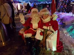 A christmas tradition is set to return to kelowna starting tomorrow. Candy Cane Residents Look Like They Are Candy Cane Lane Kelowna Facebook