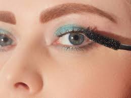 green eyeshadow holiday makeup tutorial