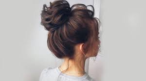 how to do a messy bun in 4 easy steps