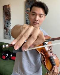 Younger beginners just want to play nice pieces, so even though their fingers are loose and malleable, incorrect technique easily creeps in when correct bow hold is not emphasised. Raychenviolin Bow Hold Russian Vs Franco Belgian Practice Technique Raychenviolin Violin Violin Bow Chen