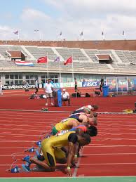 La carrera de 400 m planos se ejecuta a una intensidad submáxima, provocando un enorme déficit de oxígeno en los atletas. Reglas Para Correr Los 200 Metros