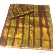 Lipa sabbe adalah sebuah sarung yang terbuat dari benang sutra yang di tenun menggunakan walida dan bola bola. Sarung Sutra Bugis Sabbe Sengkang Shopee Indonesia