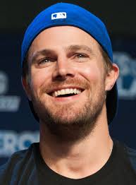 They got married in 2009. Stephen Amell Wikipedia